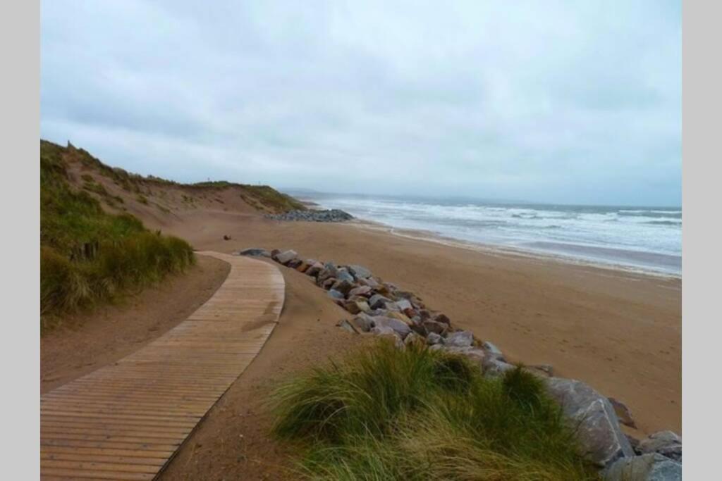 Life'S A Beach, Montrose Scotland 外观 照片