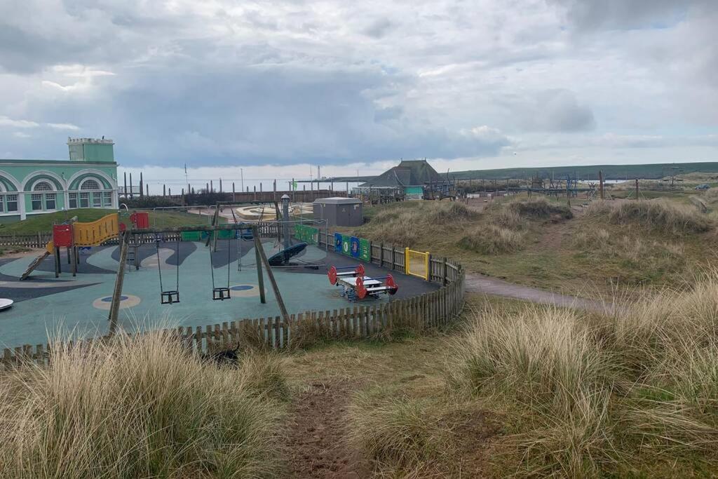 Life'S A Beach, Montrose Scotland 外观 照片